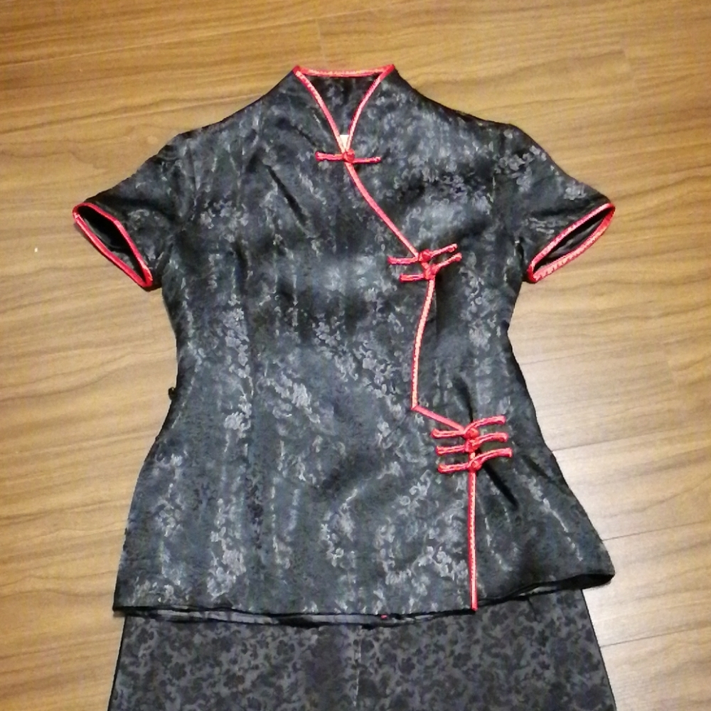 Like-new traditional Chinese outfit (2 piece)